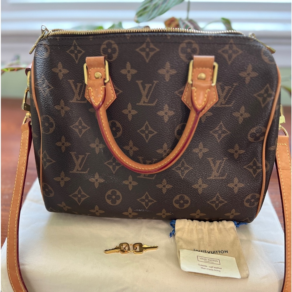 AUTHENTIC: Classic Louis Vuitton SPEEDY 25